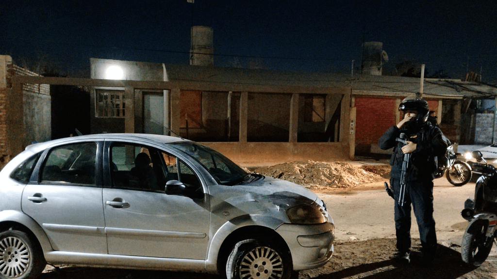 Auto recuperado por la policia tras un robo denunciado en Chimbas