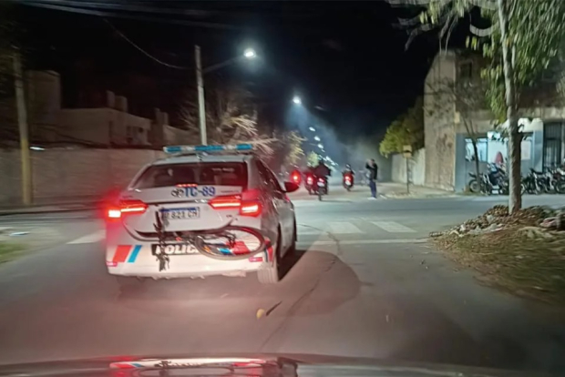 Patrullas policiales en una zona de Concepcion tras hechos violentos recientes