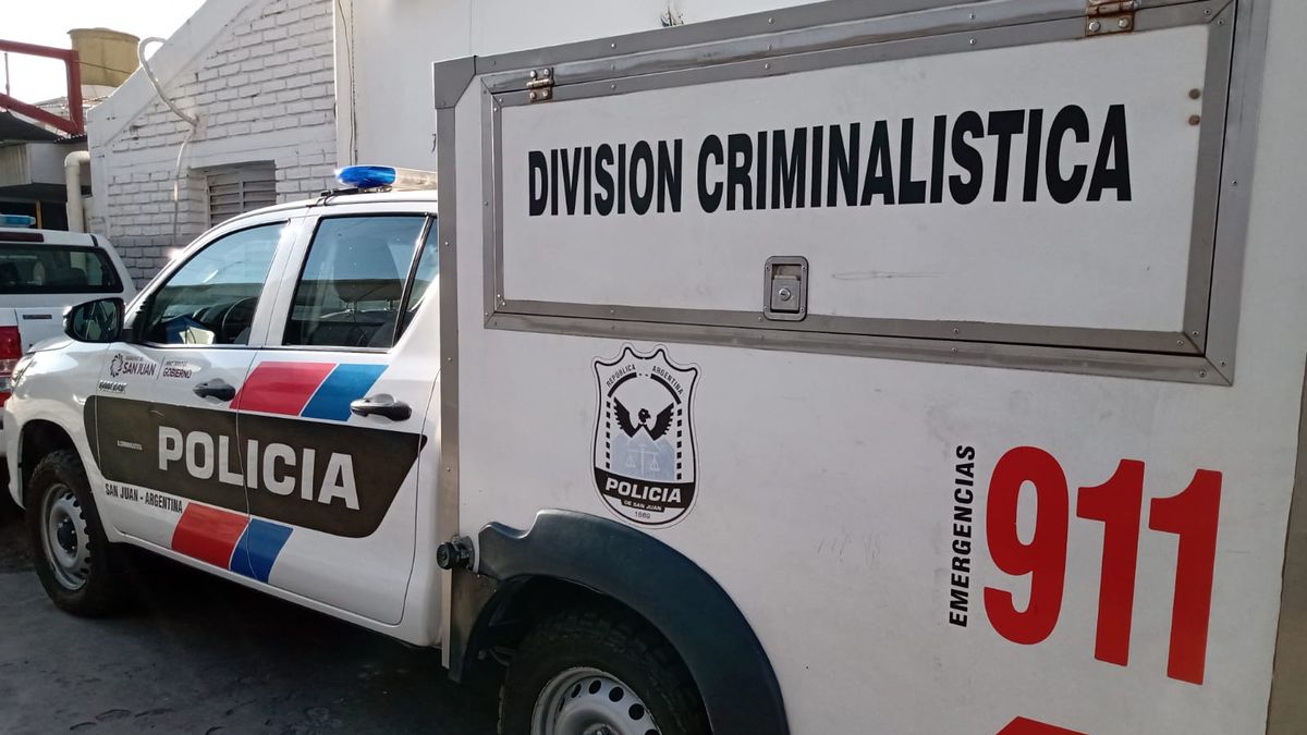 Personal de Criminalistica en un procedimiento policial en San Juan