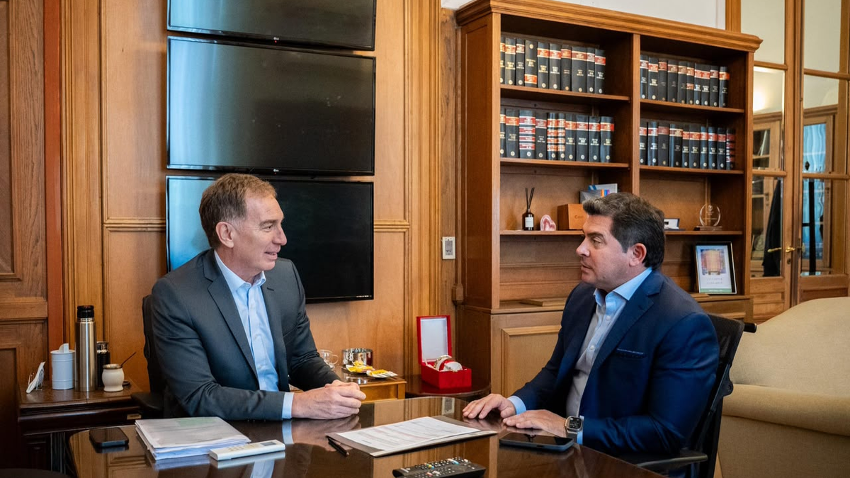 Marcelo Orrego y Diego Santilli durante una reunion politica vinculada a San Juan