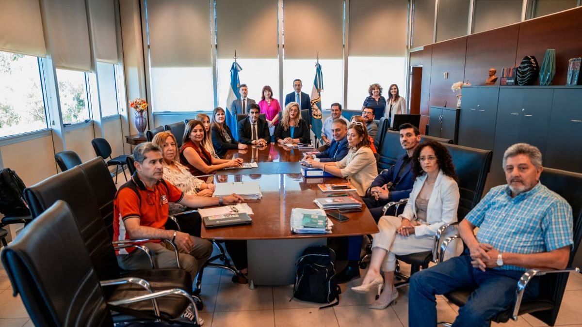 Nueva instancia de revisión salarial para docentes en San Juan