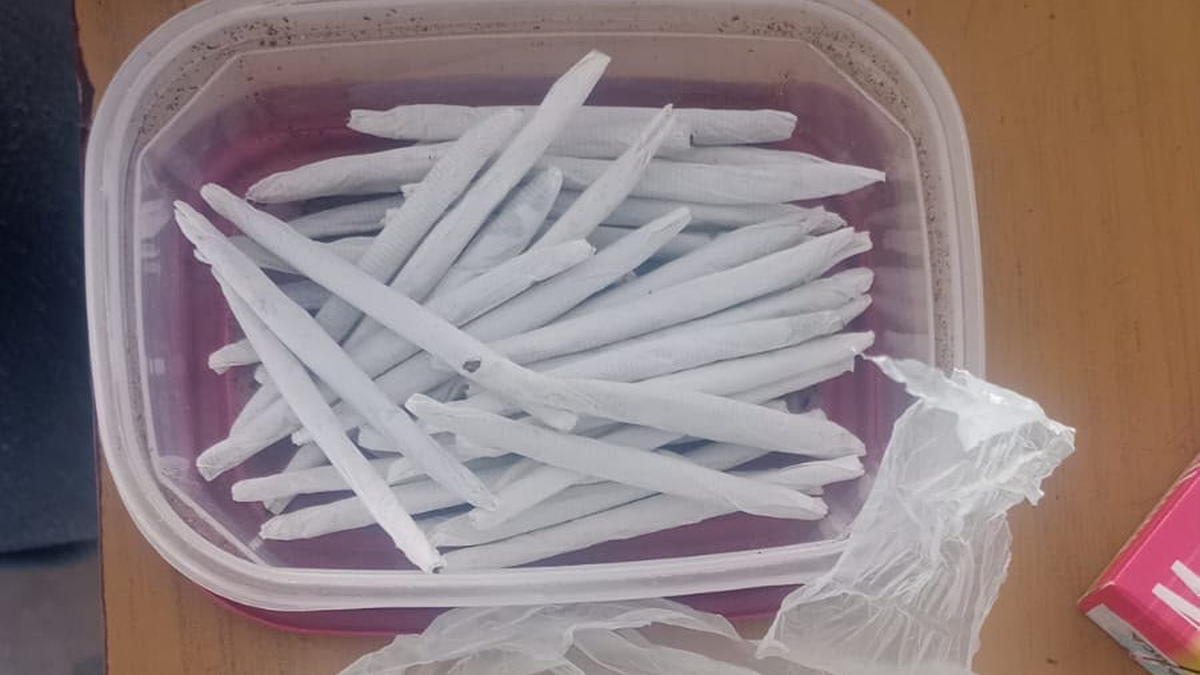 Secuestro de cigarrillos de marihuana en un procedimiento policial en Chimbas