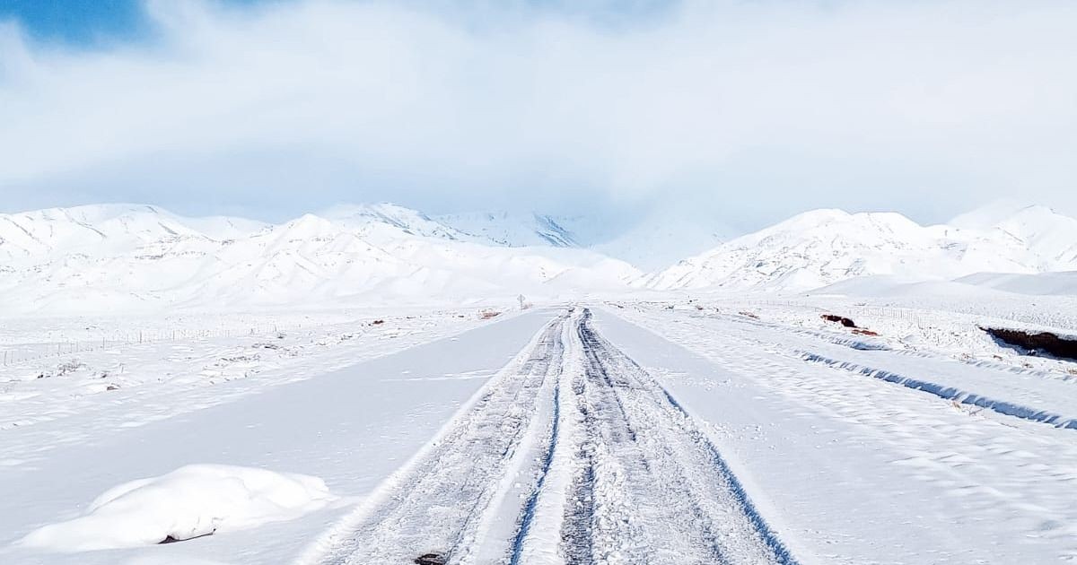 Paisaje nevado en la cordillera sanjuanina