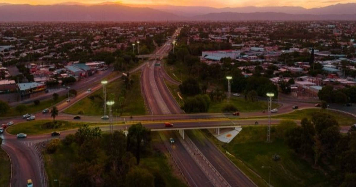 Trabajos de repavimentacion y transito en la Avenida Circunvalacion de San Juan
