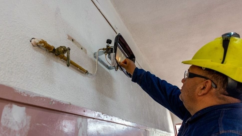 Trabajos de mantenimiento de gas en escuelas de San Juan
