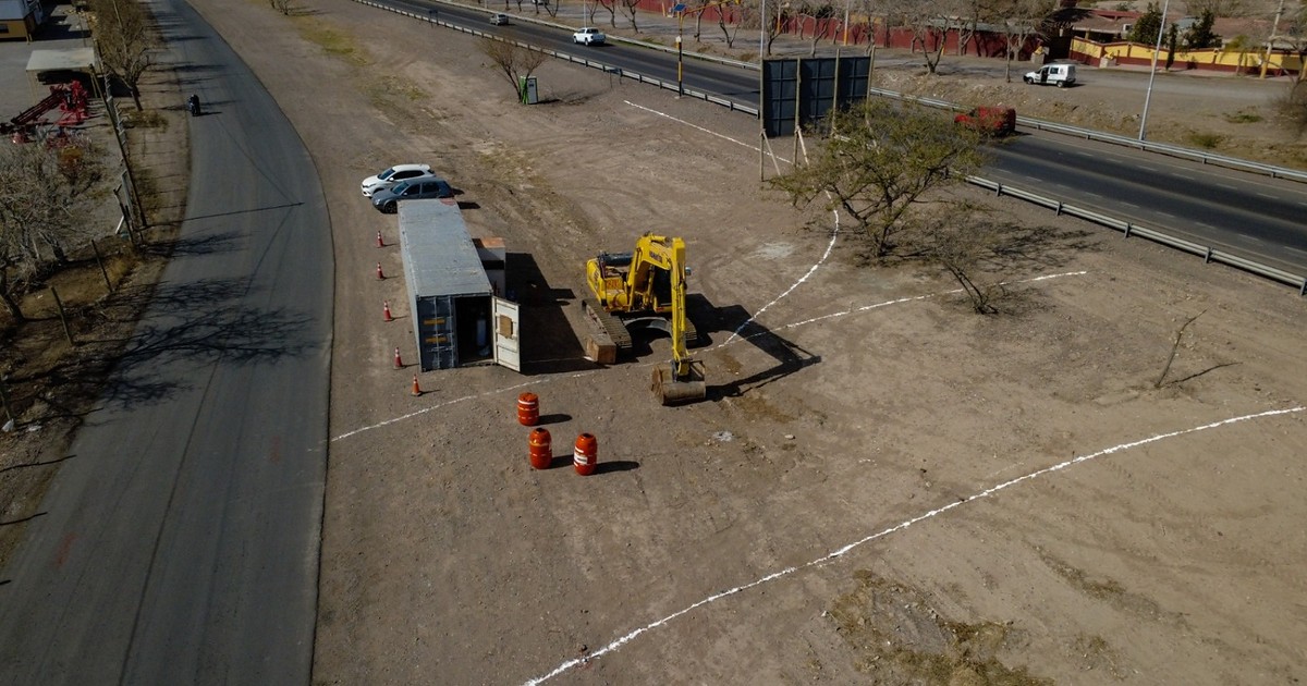 Inicio de obra vial en la interseccion de Ruta 20 y calle Gorriti en San Juan