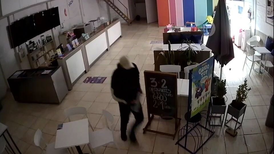 Registro del operativo policial tras el robo a una heladería de Chimbas