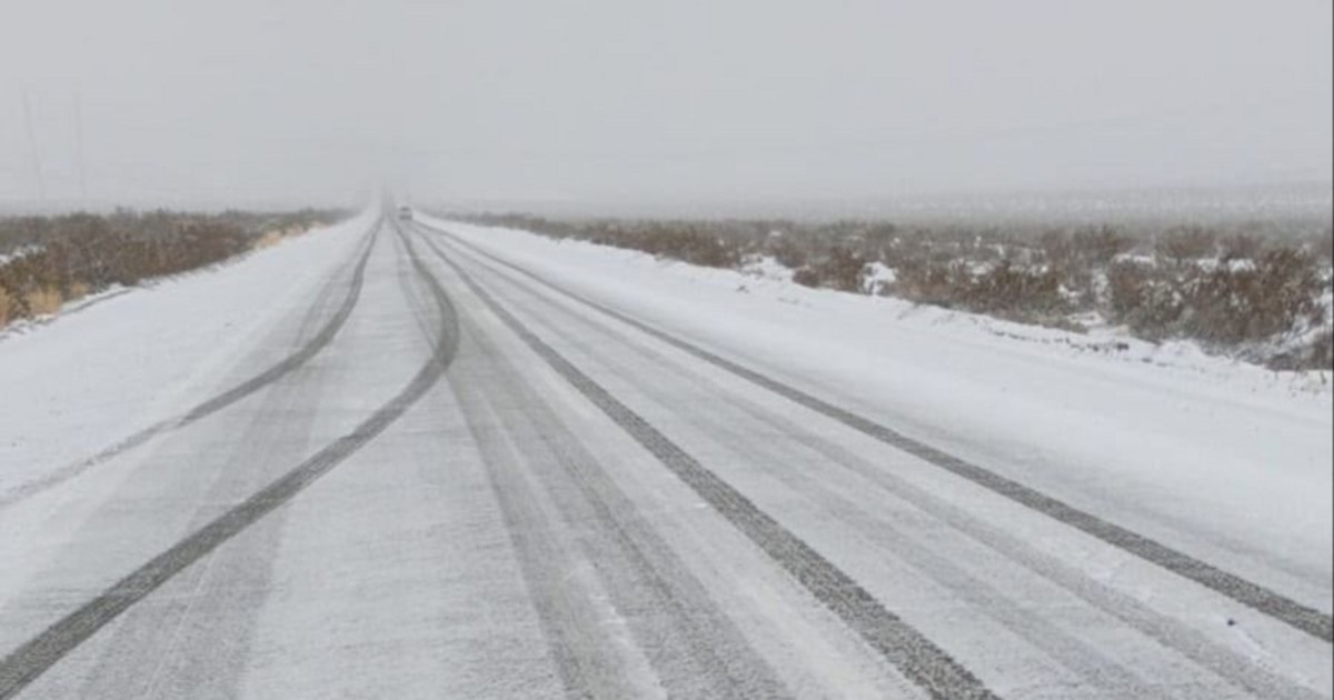 Camino de montana con nieve y hielo en San Juan durante el 18 de agosto de 2026