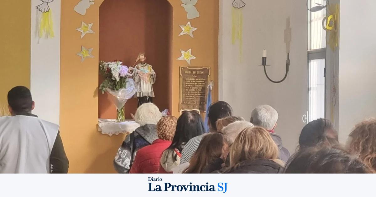 Fieles en la celebracion de San Cayetano en Chimbas