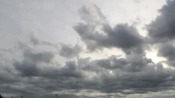 Cielo nublado en San Juan antes de una jornada con lluvias aisladas y viento sur