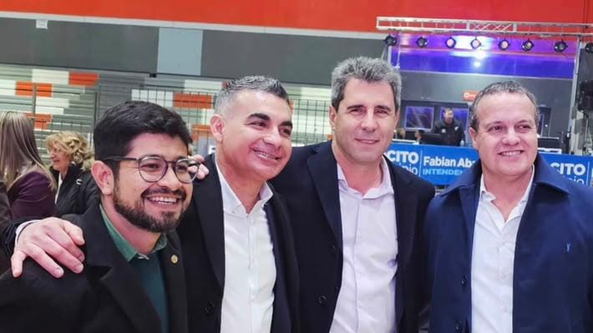 Postal politica con Sergio Unac y Fabian Gramajo que genero lecturas sobre Chimbas