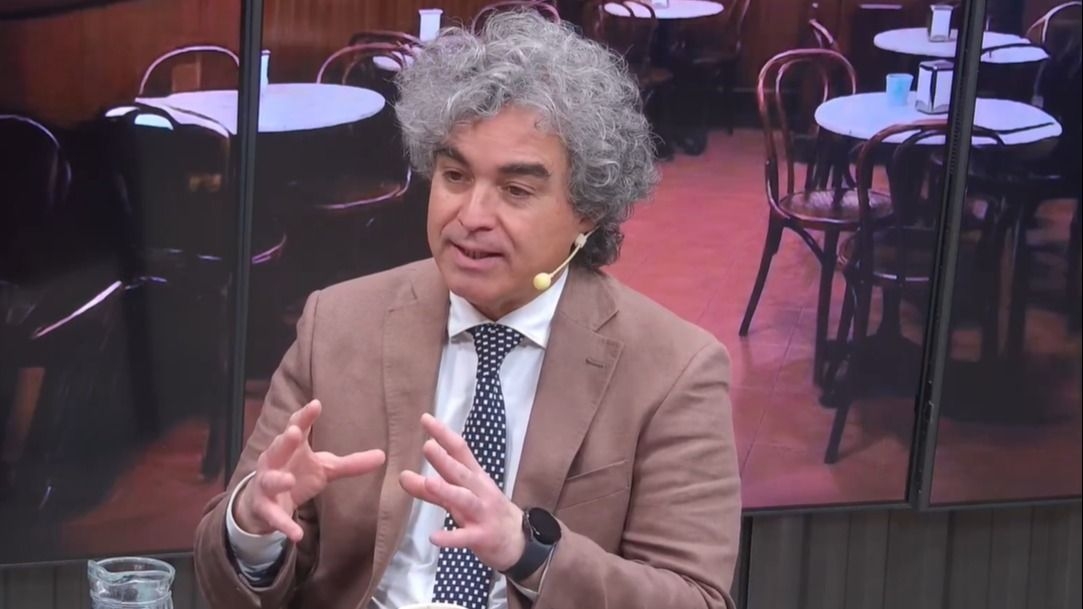 Marcelo Arancibia durante una entrevista en HUARPE TV.