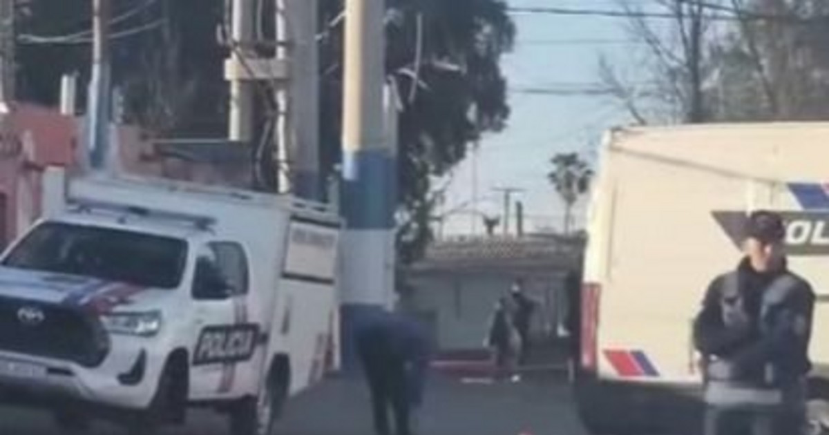 Personal y vehículos policiales en la zona del siniestro