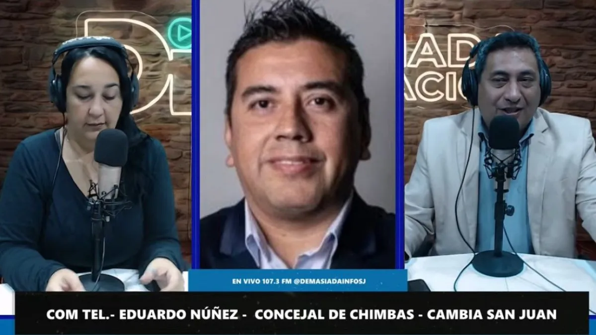 Eduardo Núñez y los conductores del programa radial en una captura de la entrevista difundida por 0264Noticias