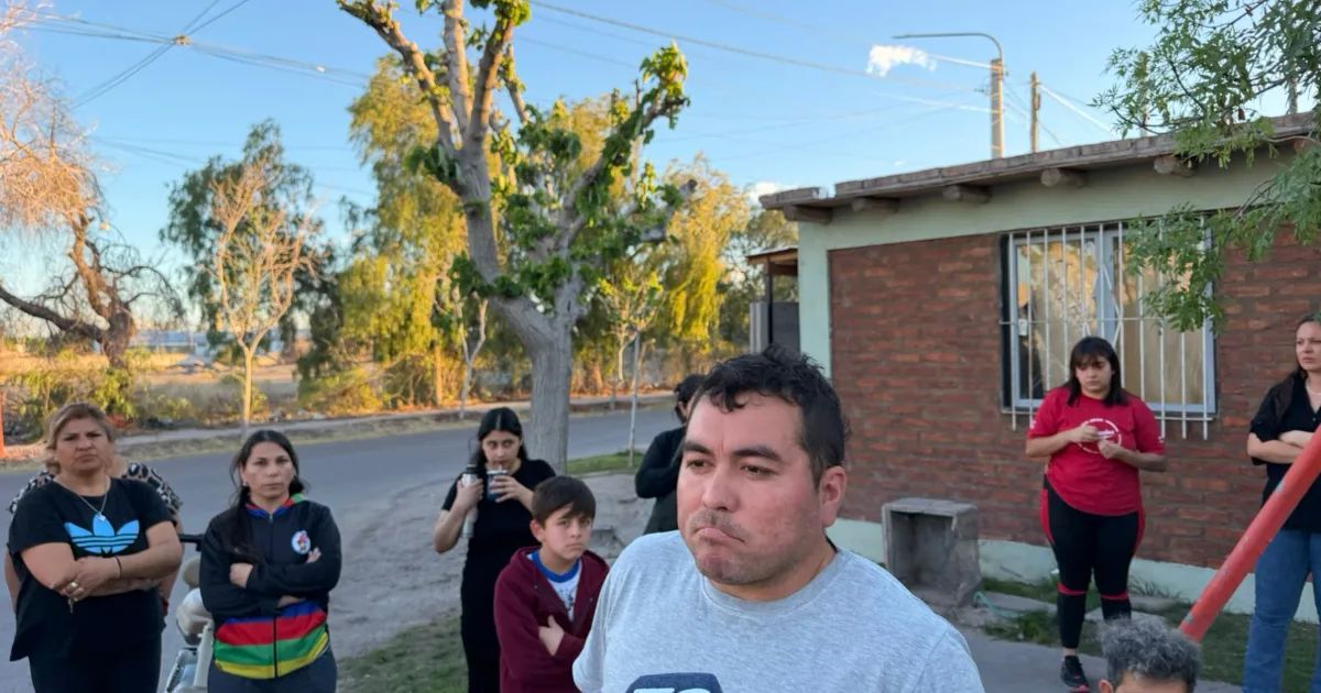 Vecinos del barrio Los Andes de Chimbas durante un reclamo por hechos de inseguridad