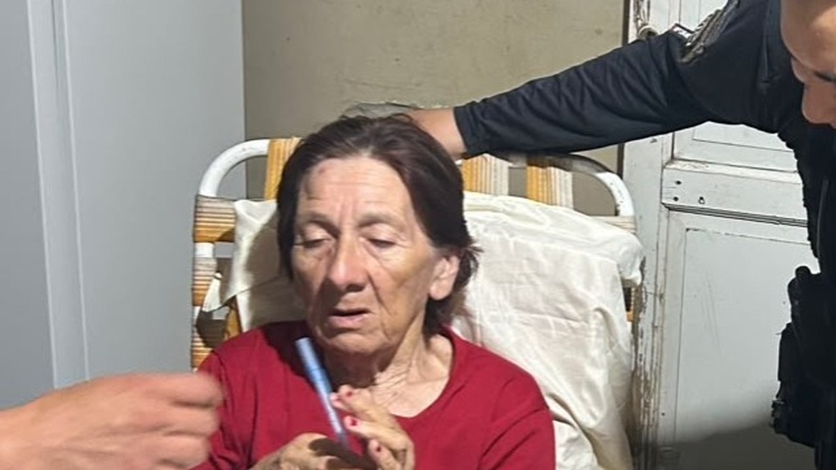Chimbas: policías salvaron a una abuela de 81 años que se atragantó con un saquito de yerba