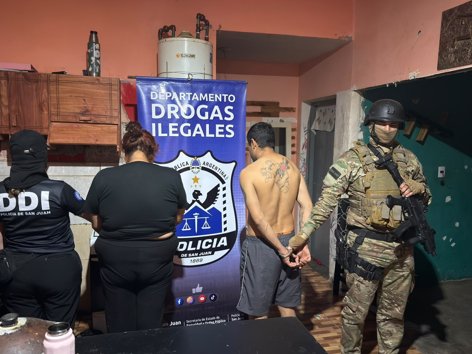 Allanamiento DDI Policía de San Juan en Caucete — Barrio Pie de Palo