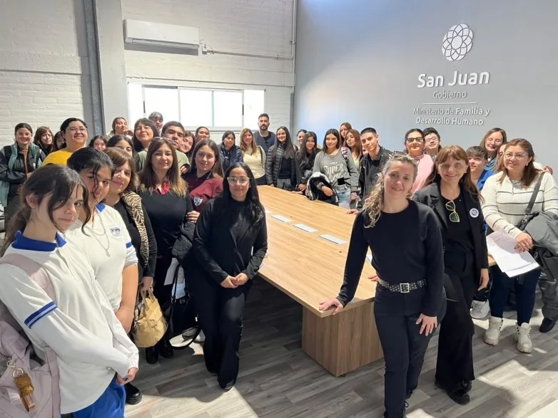 Una escuela de Chimbas ganó el concurso del Himno en señas y buscan llevarlo a las primarias