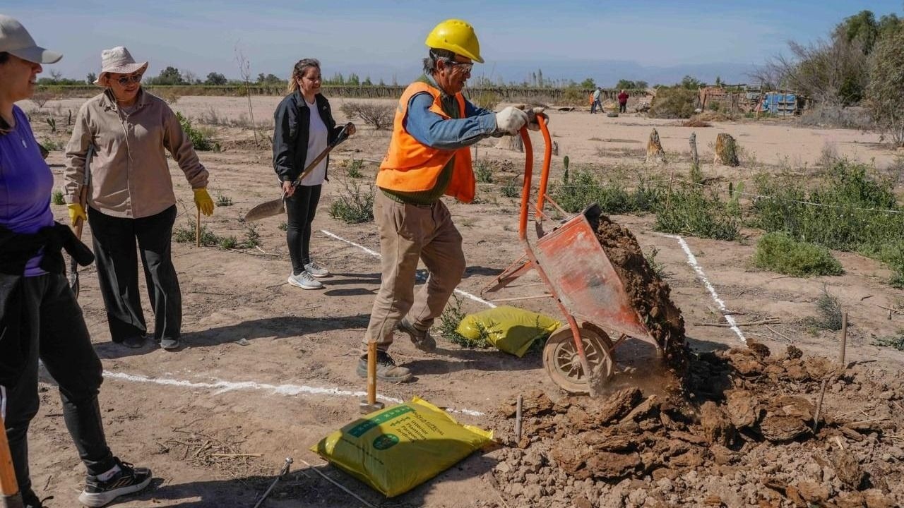 Vecinos de Chimbas hicieron una jornada ambiental en el Vivero Municipal de El Mogote