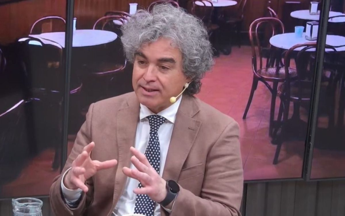 Marcelo Arancibia durante una entrevista en HUARPE TV.