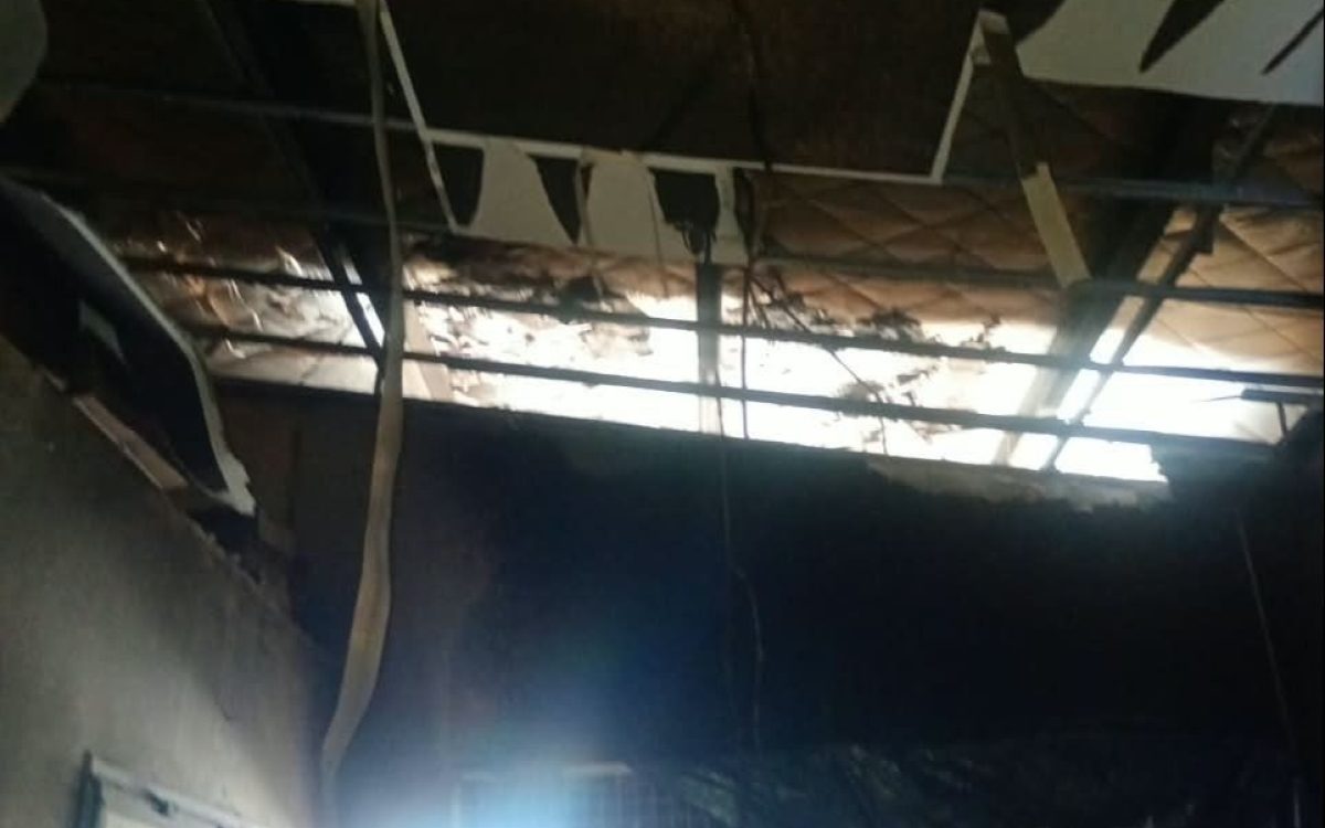 Daños en el techo del establecimiento, en la fotografía difundida por Tiempo de San Juan.