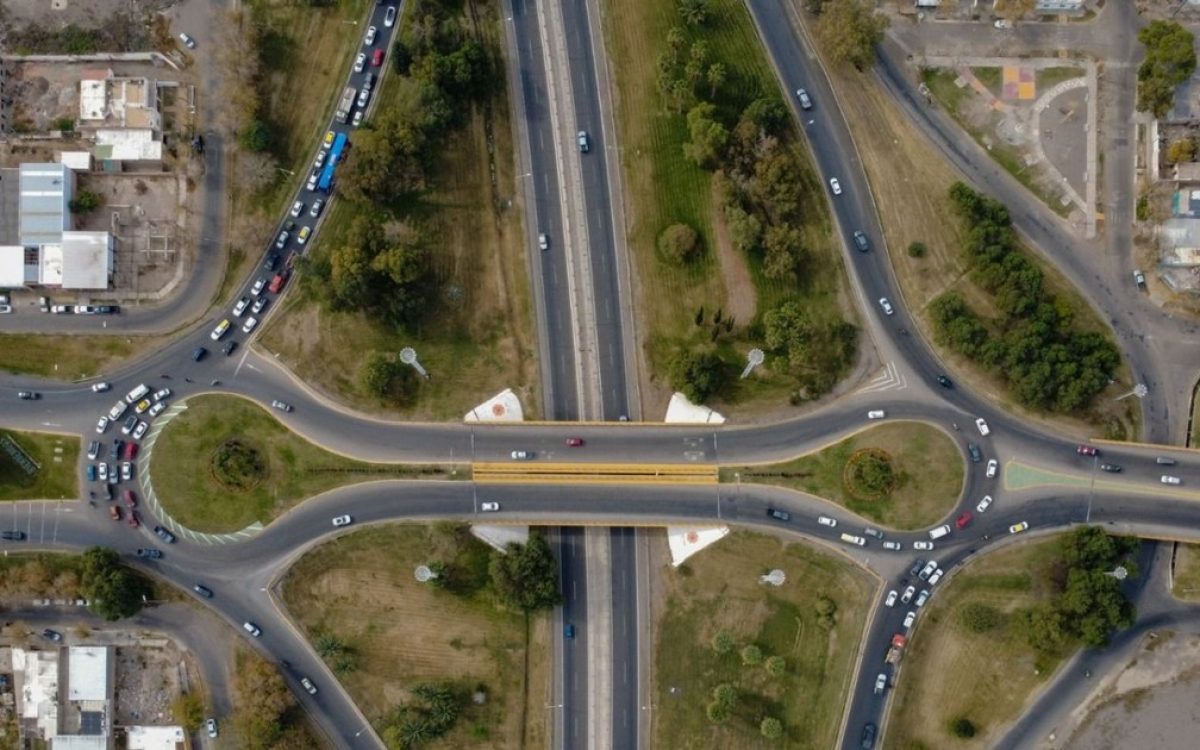 Vista aerea del cruce de Acceso Sur y Circunvalacion en San Juan