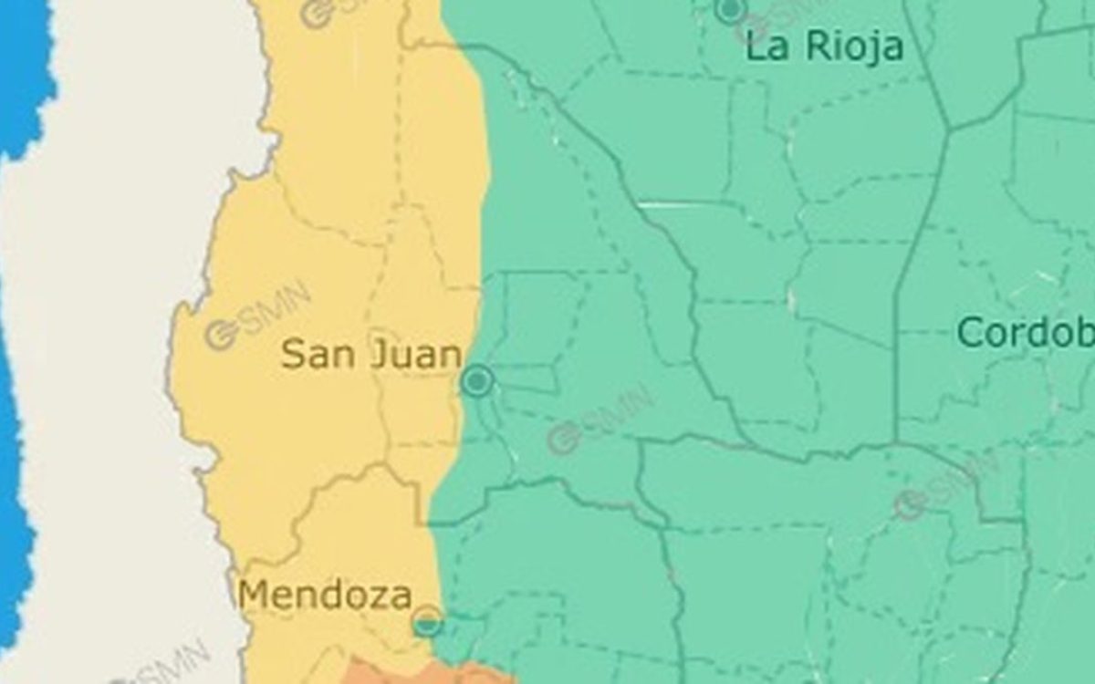 Nevadas en zona cordillerana y precordillerana de San Juan durante un alerta meteorologico
