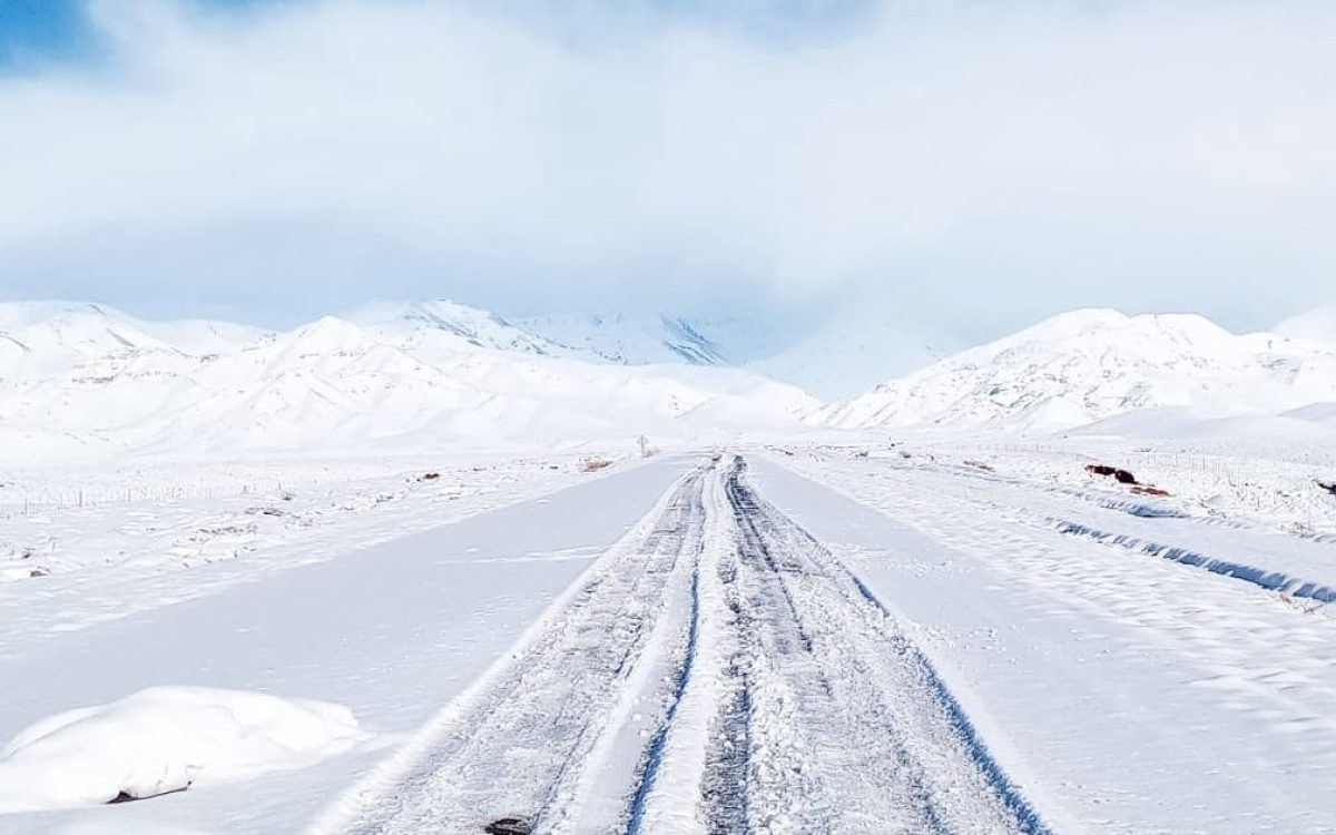Paisaje nevado en la cordillera sanjuanina