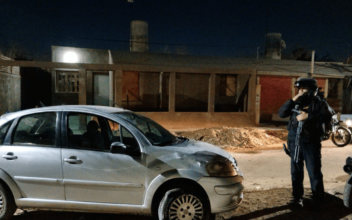 Auto recuperado por la policia tras un robo denunciado en Chimbas