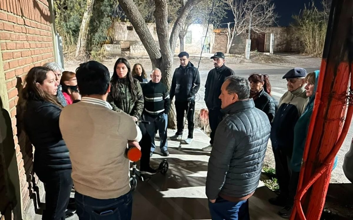 Vecinos del barrio CGT durante el reclamo por más seguridad en Chimbas