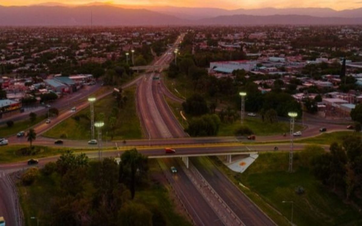 Trabajos de repavimentacion y transito en la Avenida Circunvalacion de San Juan