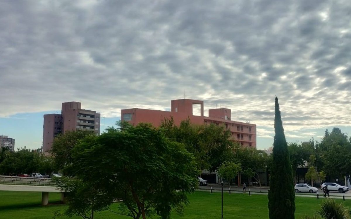 Cielo nublado en San Juan durante una jornada fria e inestable