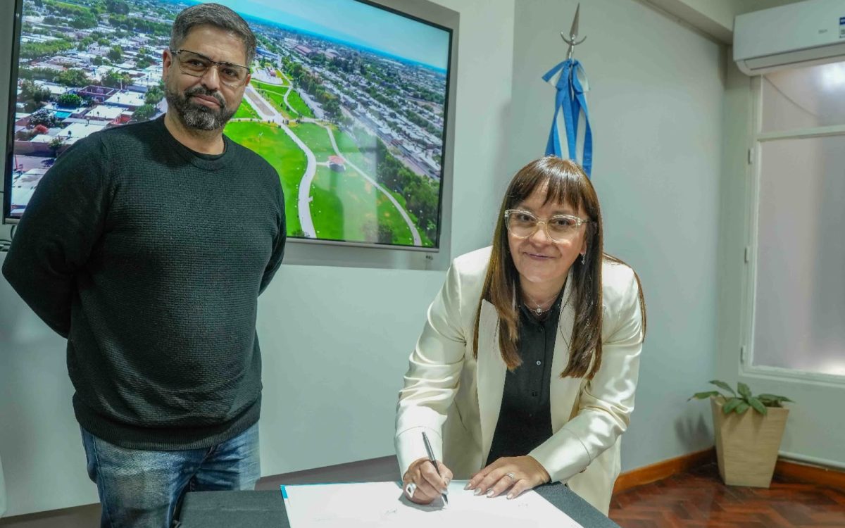 Firma del convenio de colaboración entre la Municipalidad de Chimbas y Fundación EDUCARA