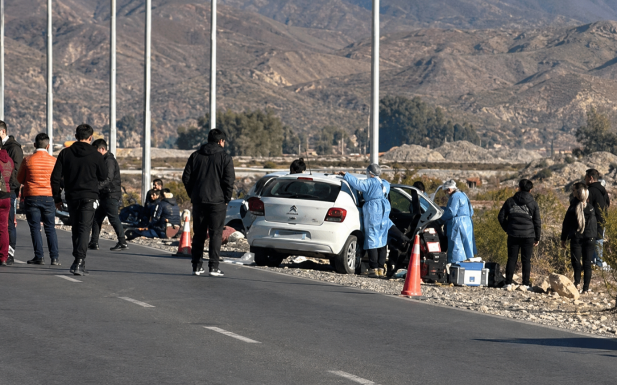 Auto y moto en la escena investigada por el femicidio de Gemma Alvarez en Chimbas