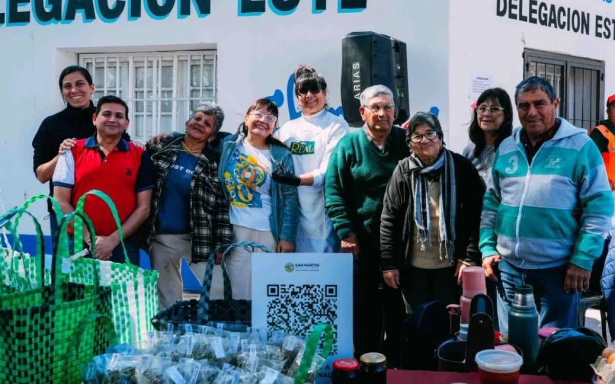 Encuentro de productores y autoridades en la feria agroproductiva de Chimbas