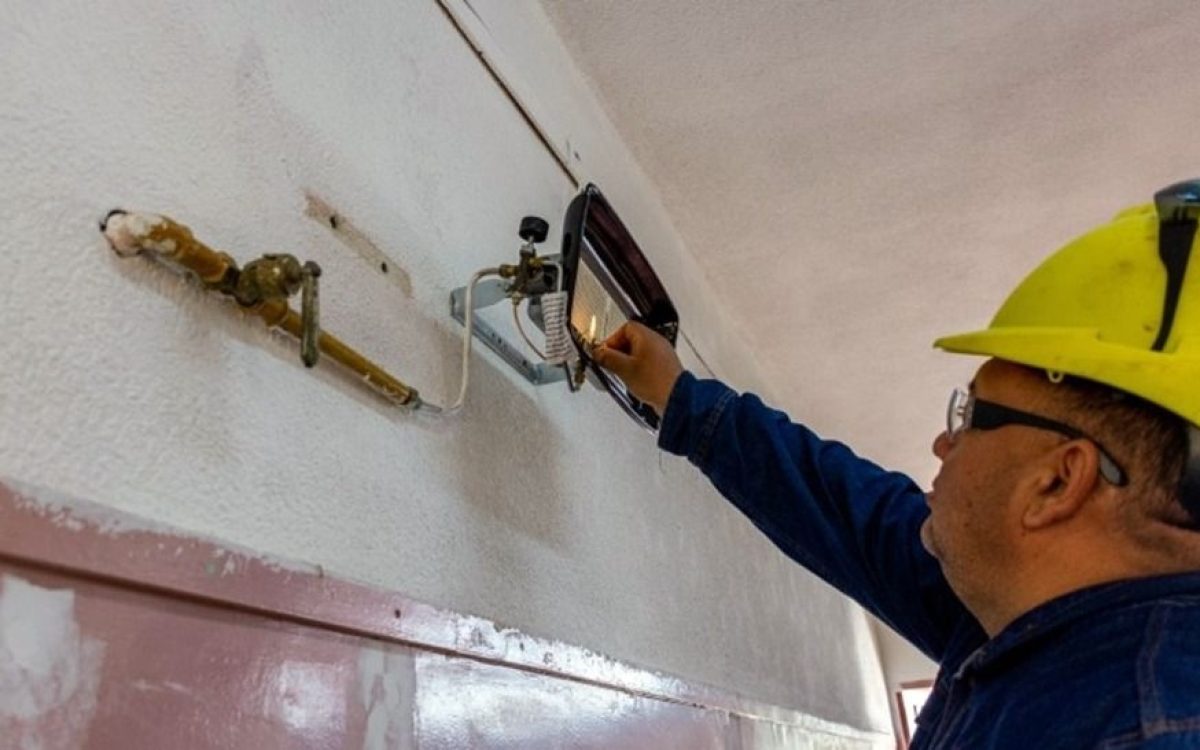 Trabajos de mantenimiento de gas en escuelas de San Juan