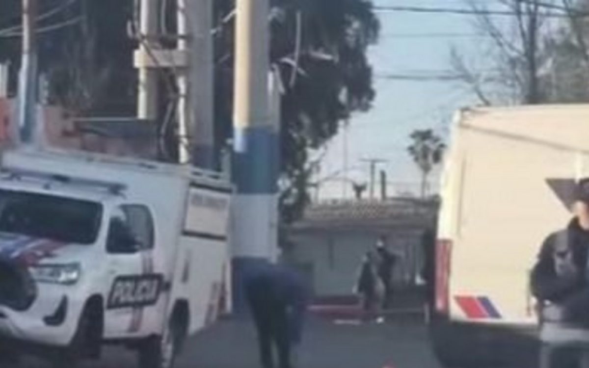 Personal y vehículos policiales en la zona del siniestro