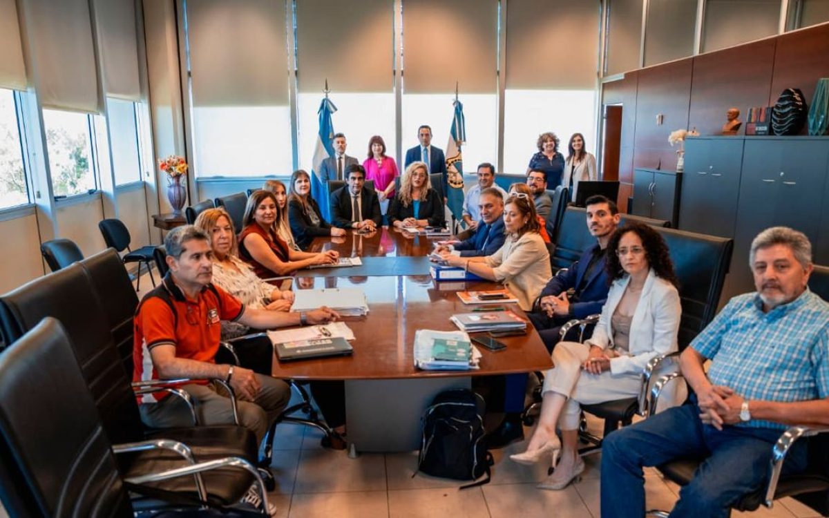 Nueva instancia de revisión salarial para docentes en San Juan