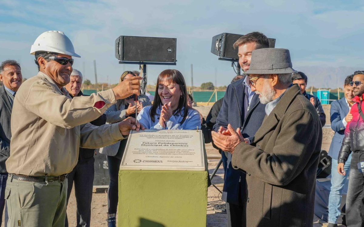 Colocación de la Piedra Basal del primer Polideportivo Techado de Chimbas