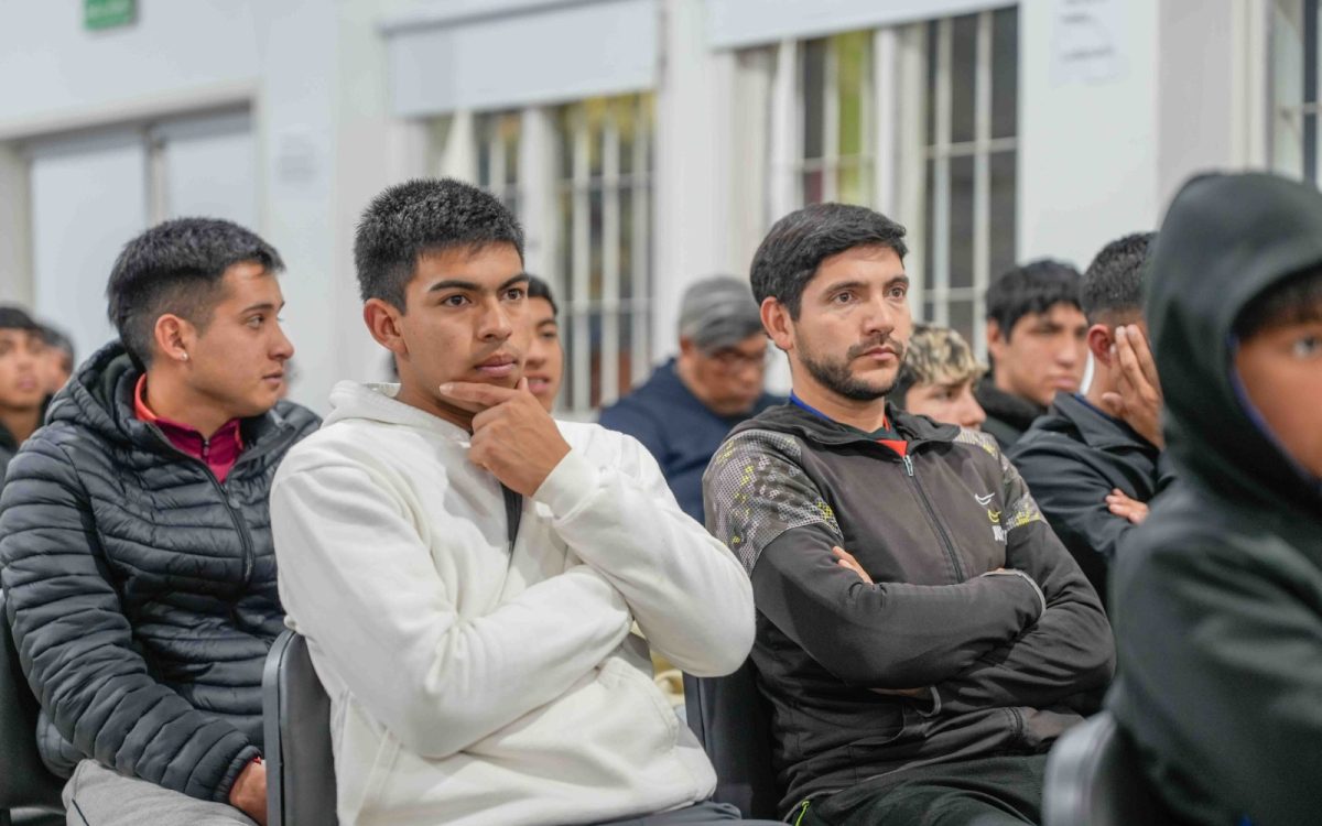 Trabajadores municipales de Chimbas durante una capacitación sobre prevención sísmica y respuesta ante emergencias