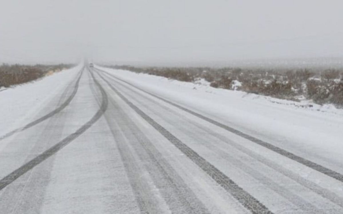 Camino de montana con nieve y hielo en San Juan durante el 18 de agosto de 2026