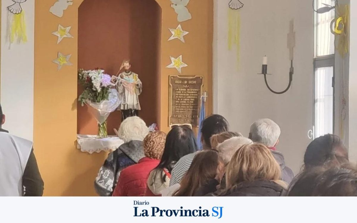 Fieles en la celebracion de San Cayetano en Chimbas