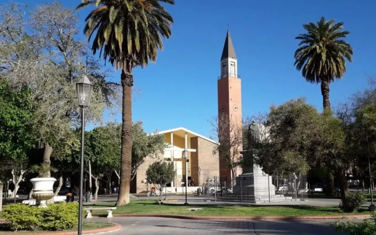 Panorama de San Juan en una jornada despejada tras el viento Zonda