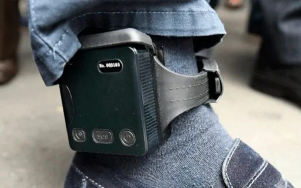 Imagen de referencia sobre el uso de tobillera electronica en una nota vinculada al Penal de Chimbas