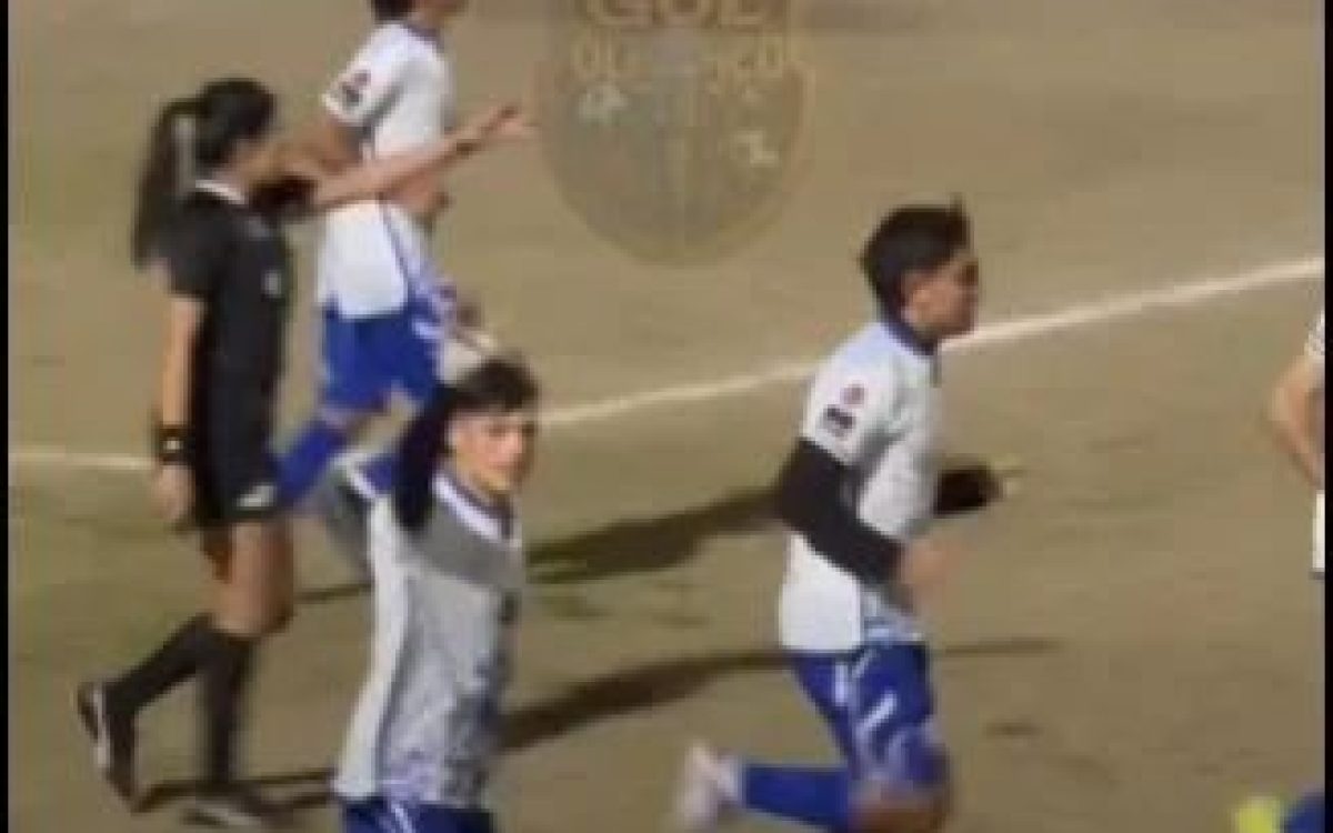 Jugadores de Unión Villa Krause celebran el triunfo ante Colón en el Torneo Clausura