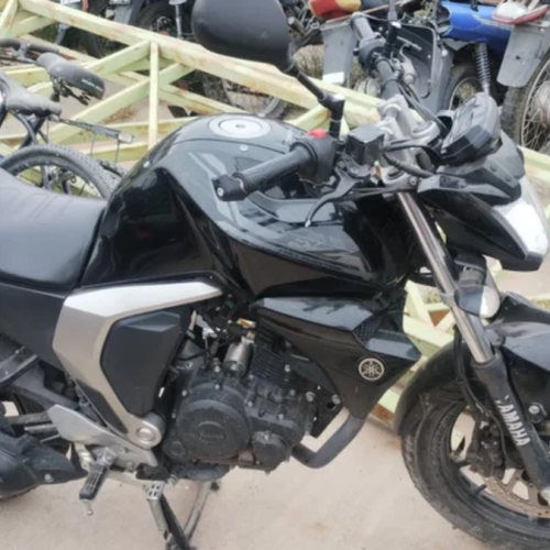 Motocicleta Yamaha FZ secuestrada en Chimbas tras una persecucion policial