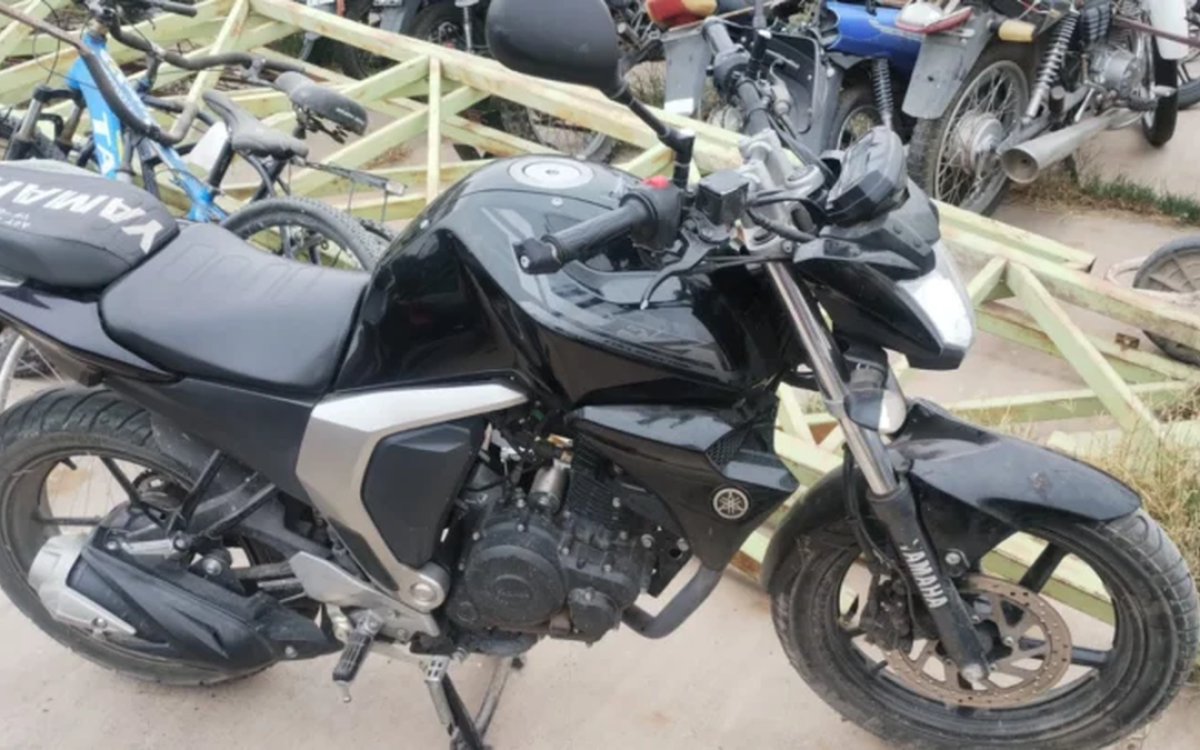 Motocicleta Yamaha FZ secuestrada en Chimbas tras una persecucion policial