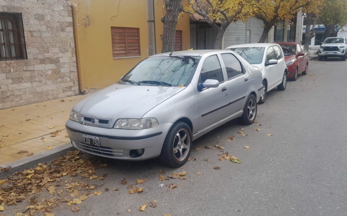 Fiat Siena recuperado en Capital tras una investigación policial