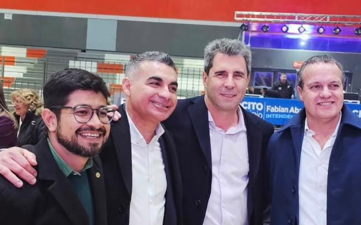 Postal politica con Sergio Unac y Fabian Gramajo que genero lecturas sobre Chimbas