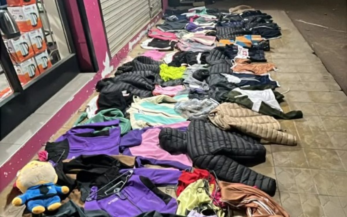 Frustran un robo a un local de ropa en Chimbas: tres detenidos con la mercadería